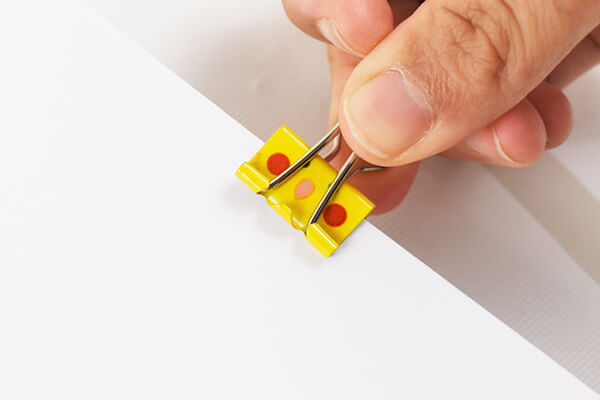 【100均ずぼらシュラン】セリア「カラーダブルクリップ 8P オカメインコ」書類整理に色違いのオカメインコが大活躍！の画像5