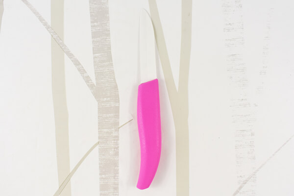 【100均ずぼらシュラン】セリア「切れ味抜群！ 錆びない！ 軽い！ セラミックペティナイフ」小さなフルーツもらくらくカットできてお手入れしやすい！の画像3