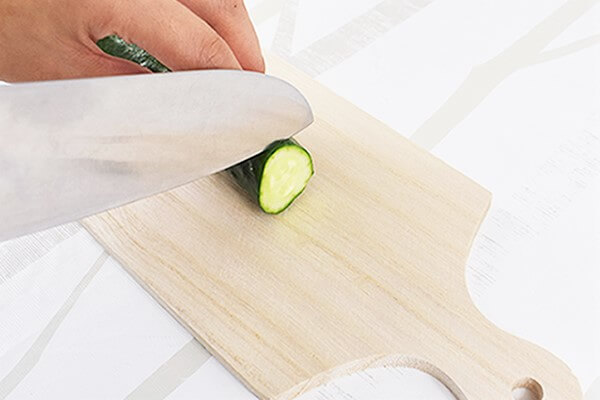 【100均ずぼらシュラン】セリア「桐カッティングボード スリム」省スペースで調理できるこのサイズが欲しかった！の画像4