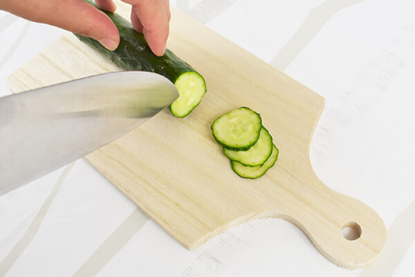 【100均ずぼらシュラン】セリア「桐カッティングボード スリム」省スペースで調理できるこのサイズが欲しかった！の画像5