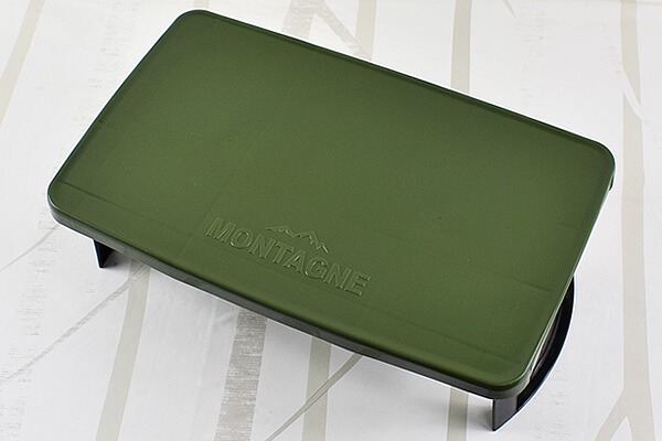 【100均ずぼらシュラン】セリア「ミニテーブル モンターニュ カーキ」があれば、おうちでキャンプ気分!?の画像1