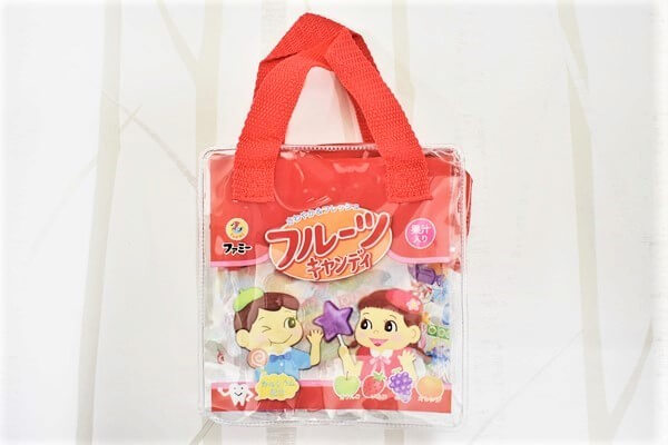 【100均ずぼらシュラン】セリア「PVCバッグ ときめきおかし」レトロ感あふれるイラストでバッグにもポーチにもの画像2