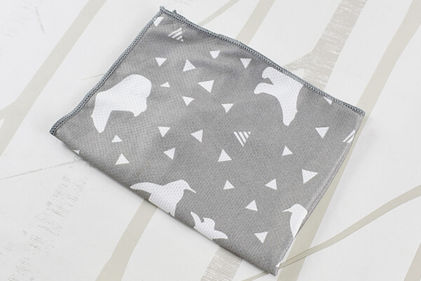 【100均ずぼらシュラン】セリア「接触冷感ピローパッド」ひやっと滑らかな感触で眠れない夜を改善の画像1