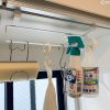 セリア「キッチンワイヤー」グッズが大活躍！　100円で傘もスリッパも洋服も片付く8つの収納実例