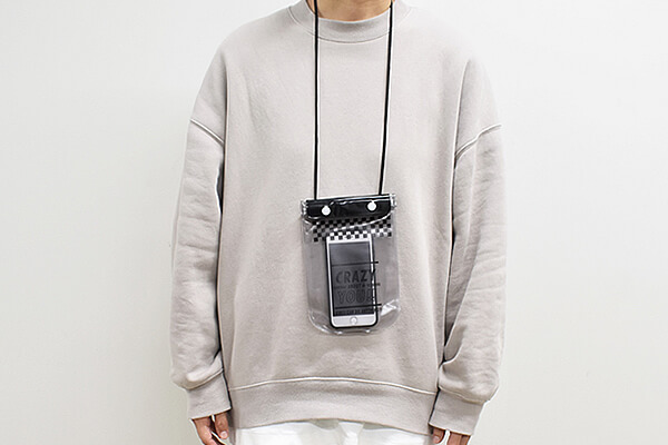 【ダイソーVSセリア】100均「スマホ防水ケース」を徹底比較！　どちらが使える？の画像3