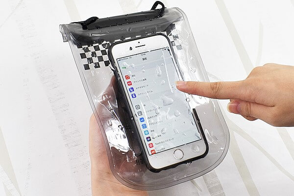 【ダイソーVSセリア】100均「スマホ防水ケース」を徹底比較！　どちらが使える？の画像4