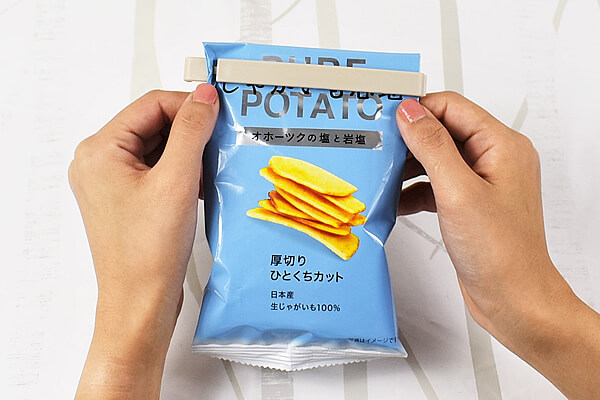 【ダイソーVSセリア】100均「ホルダー付きクリップ」比較！　デザインとホールド力、どちらを取る？の画像4