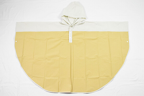 スリーコインズ「切り替えレインポンチョ」 持ち運びに便利でバッグつき、雨の日に大活躍！の画像4