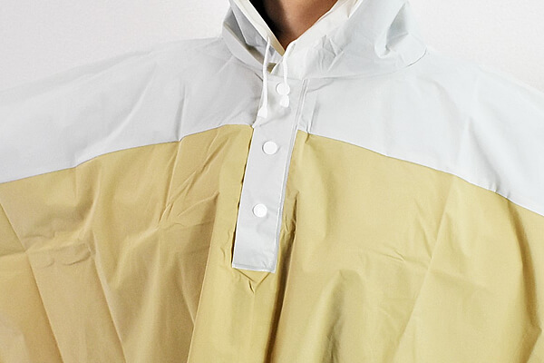 スリーコインズ「切り替えレインポンチョ」 持ち運びに便利でバッグつき、雨の日に大活躍！の画像7