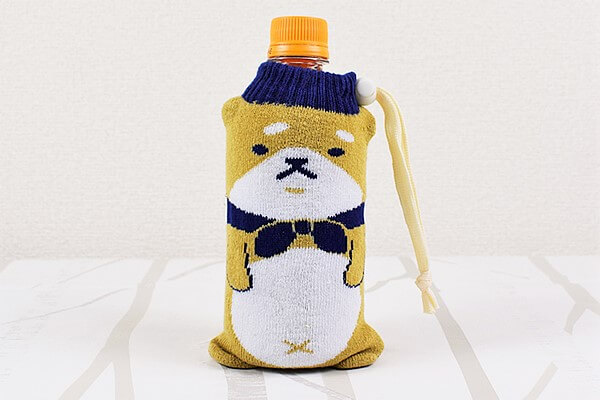 【ダイソーVSセリア】100均「ペットボトルホルダー」対決！　アニマル柄のニット生地がよく伸びて便利の画像4