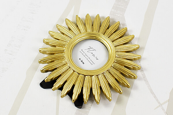 スリーコインズの「フォトフレームラウンド」女性に大人気の儚げインテリアシリーズ！の画像1