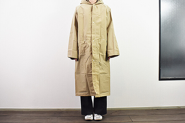 スリコ（3COINS）の「レインコート ロゴ柄」で、傘よりもレインコートの時代到来!? の画像4