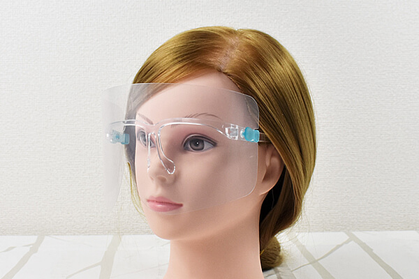 【ダイソーVSセリア】100均「ウイルス対策グッズ」対決！　メガネ型シールドと抗菌シート、どっちが有効？の画像4