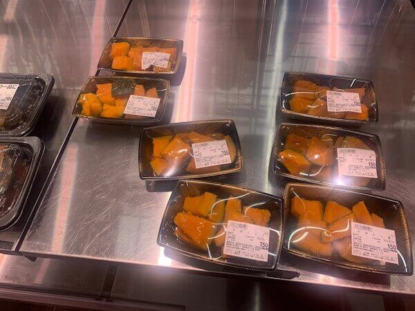 ほとんど売り切れの惣菜コーナー