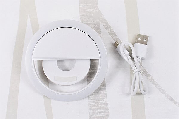 スリコ（3COINS）の「セルフィーリングライト」は、リモート会議の映りに悩む女性の救世主!?の画像3