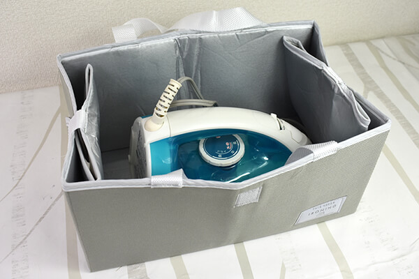 スリコ（3COINS）の「アイロンマットバッグ」なら、アイロン台いらずでスッキリ収納！ の画像5