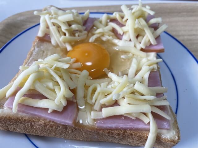 『家事ヤロウ!!!』【揚げないハムカツエッグトースト】、ソースをかけると「まさにハムカツ」！　まろやか卵にソースが絶品だった！の画像5