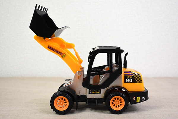 【ダイソーVSセリア】100均「車系おもちゃ」対決！　ギミックもあって子どもが喜ぶ！の画像4