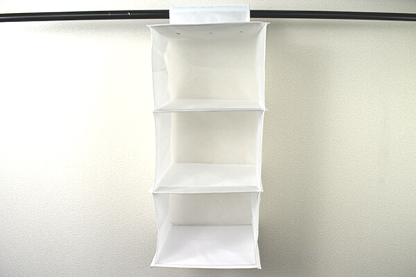 スリコ（3COINS）の「吊り下げ三段収納ワイド」でデッドスペースを有効活用して、スッキリ整理整頓！の画像4