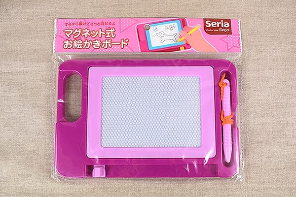 【100均レビュー】セリア「お絵かきグッズ」は、紙もペンもいらず消すのも簡単！の画像2