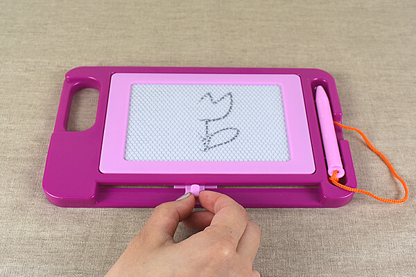 【100均レビュー】セリア「お絵かきグッズ」は、紙もペンもいらず消すのも簡単！の画像4