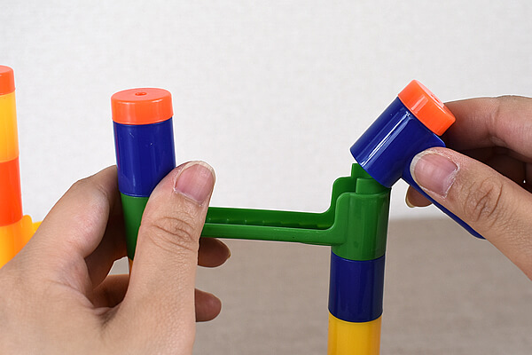 【100均レビュー】セリアの「ブロック玩具」は遊びながら創造力を養える⁉︎　自由に組み立てられるから飽きがこない！の画像3