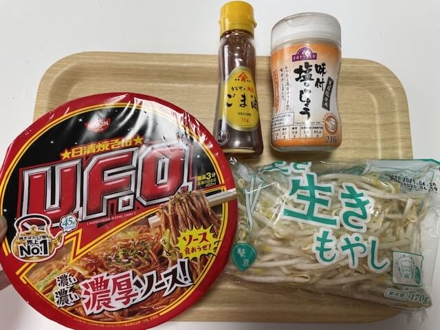 日清焼そばU.F.O.の【チョモランマU.F.O】、挑戦してみたら……はっきり言おう。安定の味でボリュームだけが倍になった！の画像1