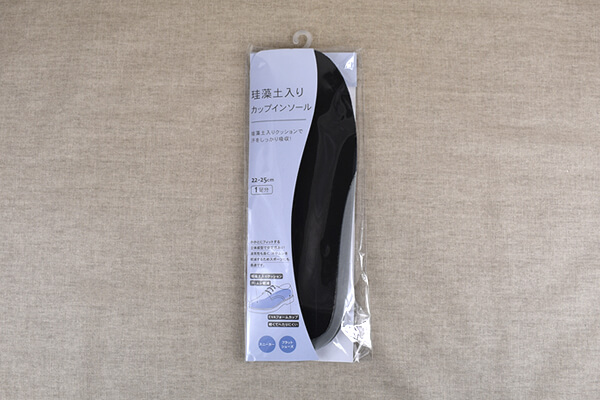 スリコ（3COINS）の「珪藻土入りカップインソール」、夏に足元の不快感が気になる人はチェック！ の画像2