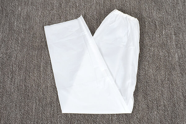 【100均レビュー】ダイソー「雨用グッズ」比較！　雨で服を濡らしたくない人におすすめの画像3