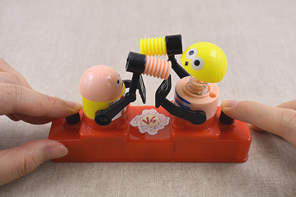 【100均レビュー】ダイソー「押して遊ぶゲーム」比較！　思わず熱中して盛り上がること間違いなしの画像4
