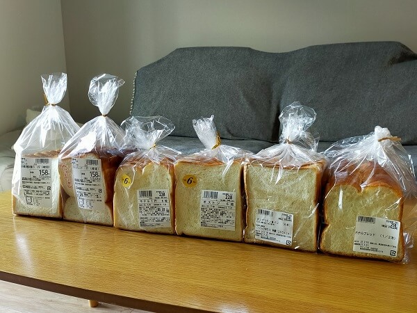 1_並べた食パン