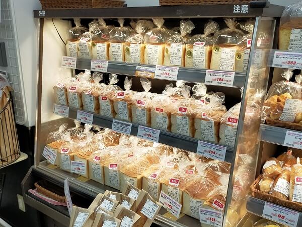 ３_オーケー食パンコーナー