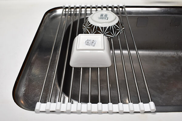 スリコ（3COINS）「巻き巻き水切り」があればキッチンがすっきり！　清潔＆片付けも簡単の画像3