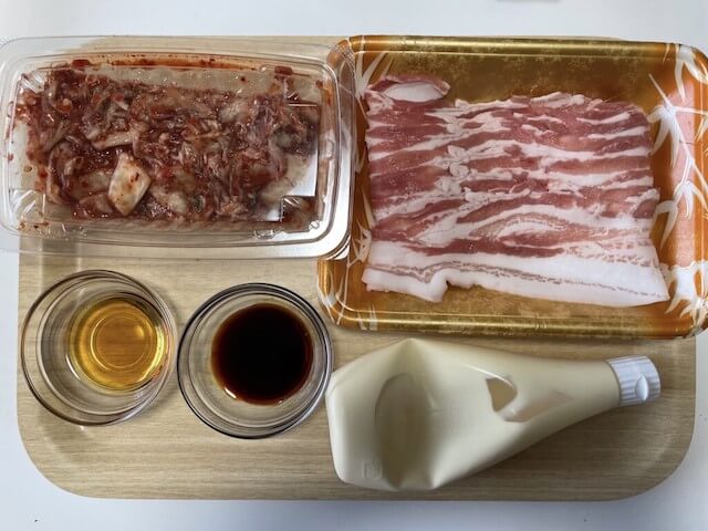 『家事ヤロウ!!!』【特製豚キムチ】作ったら、コッテリまろやかでクセになる！　安価な酸っぱいキムチが生まれ変わるぞの画像1