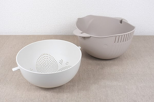 スリコ（3COINS）「ザル＆ボウルセット」ボウルがフタ代わりになって水切りラクラク！の画像5
