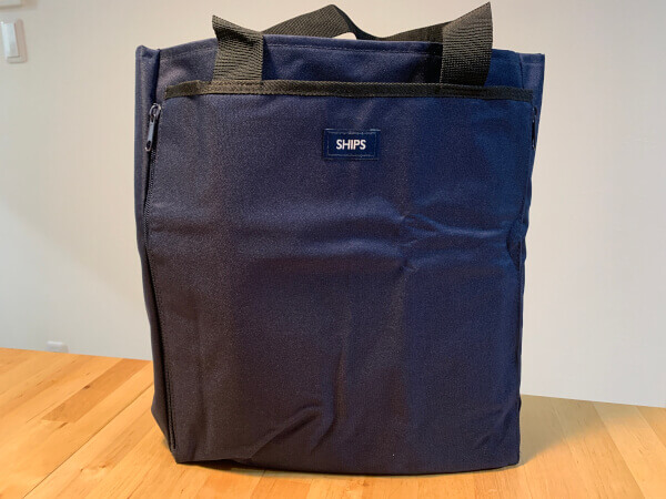 シンプルなデザイン　MonoMax12月号とSHIPS じゃばらポケット付き高機能トートバッグ