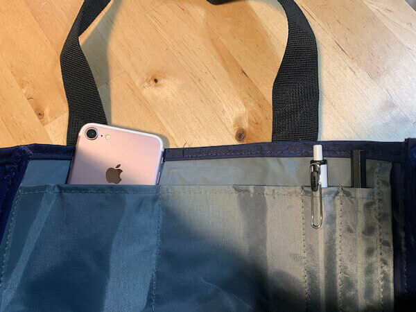 すぐに取り出したい小物はポケットに♪