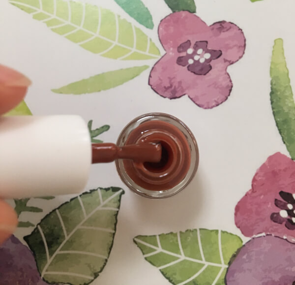 筆は小さめ、細かい部分まで塗りやすそう。（C）サイゾーウーマン