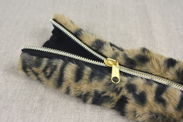 スリコ（3COINS）「ファーハンドルカバー 2本セット」はバッグの持ち手を保護してくれて触り心地がたまらないの画像3