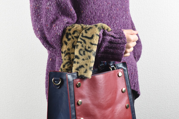 スリコ（3COINS）「ファーハンドルカバー 2本セット」はバッグの持ち手を保護してくれて触り心地がたまらないの画像4