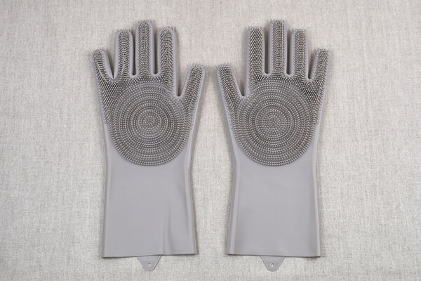 スリコ（3COINS）「シリコーンブラシ手袋」食器洗いや掃除など用途が広くてペットも喜ぶ!?の画像2