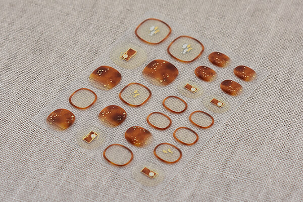 スリコ（3COINS）「ぷっくりネイルシール」普段ネイルできない人に朗報！　サッと貼れて簡単おしゃれの画像2