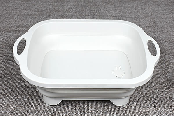 スリコ（3COINS）「折りたたみカッティングボード」はまな板が水切りカゴに変身!?　2WAYで大活躍！の画像3