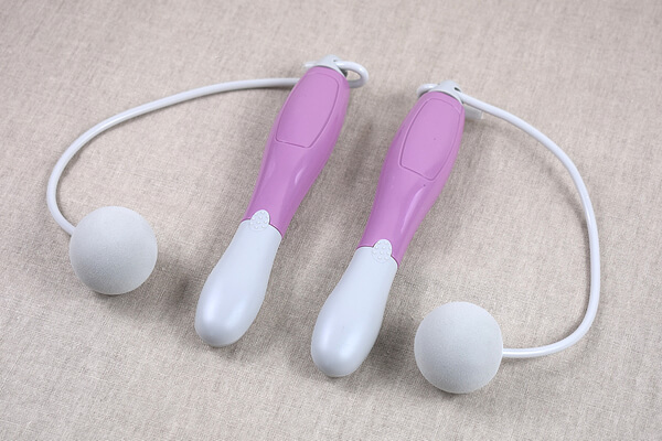 スリコ（3COINS）「エアー縄跳び」テレビを見ながらエクササイズも!?　場所を選ばず手軽に運動不足解消！の画像2