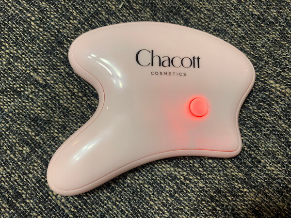 チャコット・コスメティクス 電動美顔カッサ　電源ランプ弱め