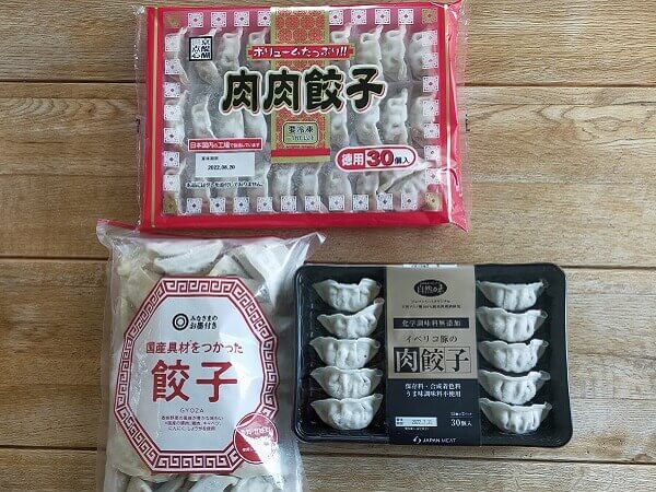 冷凍餃子　上から右回りに、業スー・西友・ジャパンミート