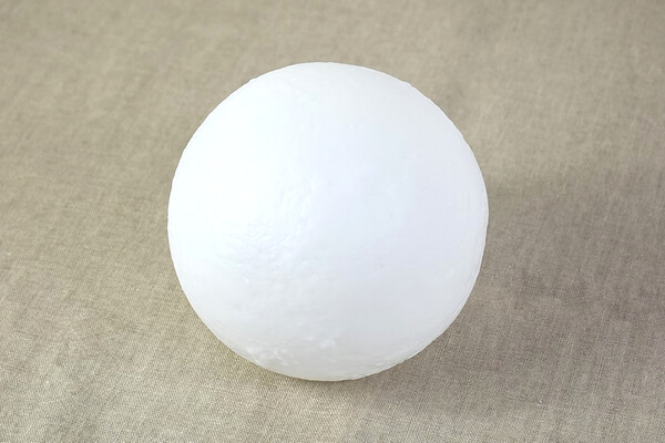 スリコ（3COINS）「LEDムーンタッチライト」本物の月が浮かんでるみたい！ じっと見ているだけで癒やされるの画像2