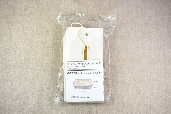 スリコ（3COINS）「コットンティッシュケース」は壁掛け対応で邪魔にならない！　無地だから自分好みにデコるのもアリ!?の画像1