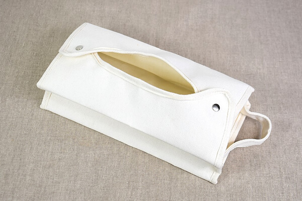 スリコ（3COINS）「コットンティッシュケース」は壁掛け対応で邪魔にならない！　無地だから自分好みにデコるのもアリ!?の画像2