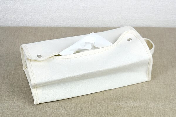 スリコ（3COINS）「コットンティッシュケース」は壁掛け対応で邪魔にならない！　無地だから自分好みにデコるのもアリ!?の画像4
